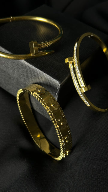 THE LUXURY SET