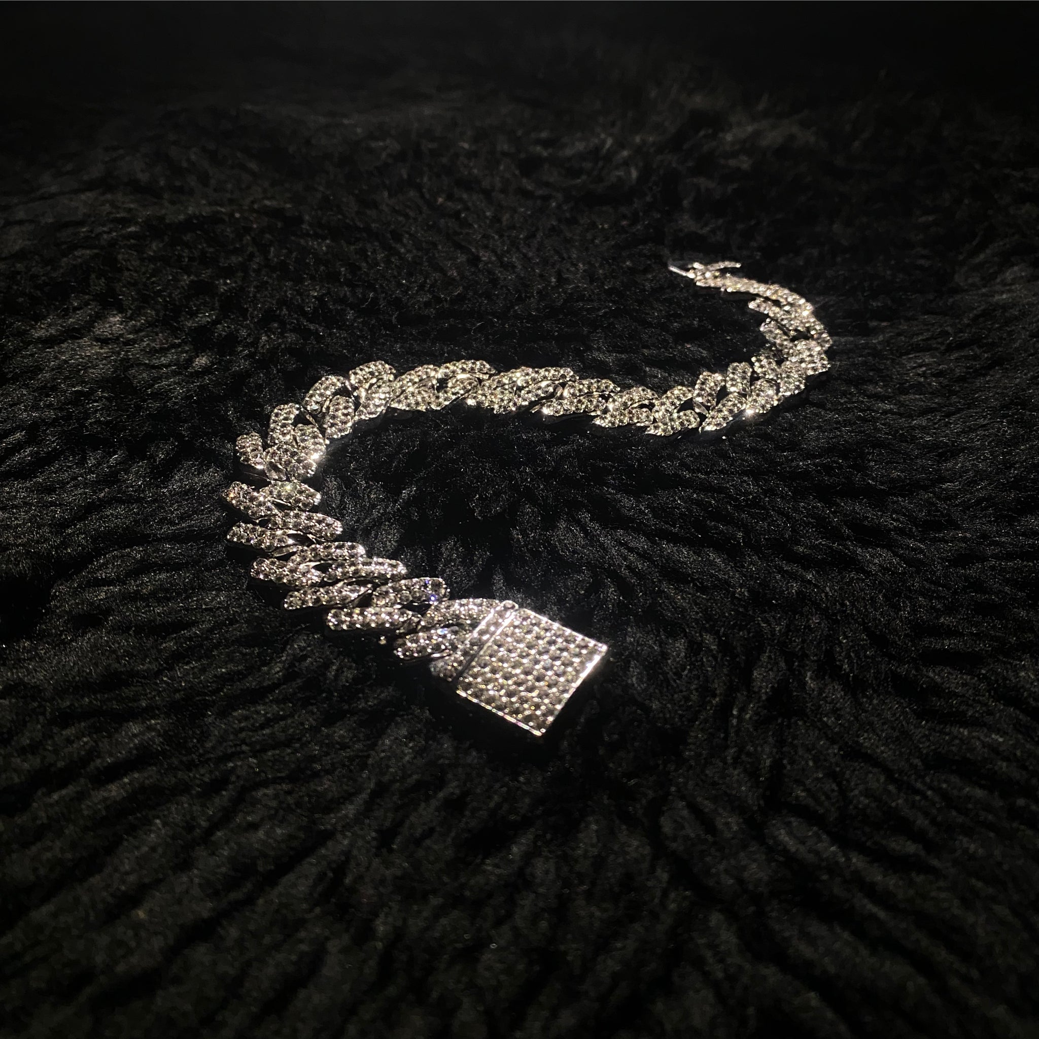 CUBE - COLLIER LAYL