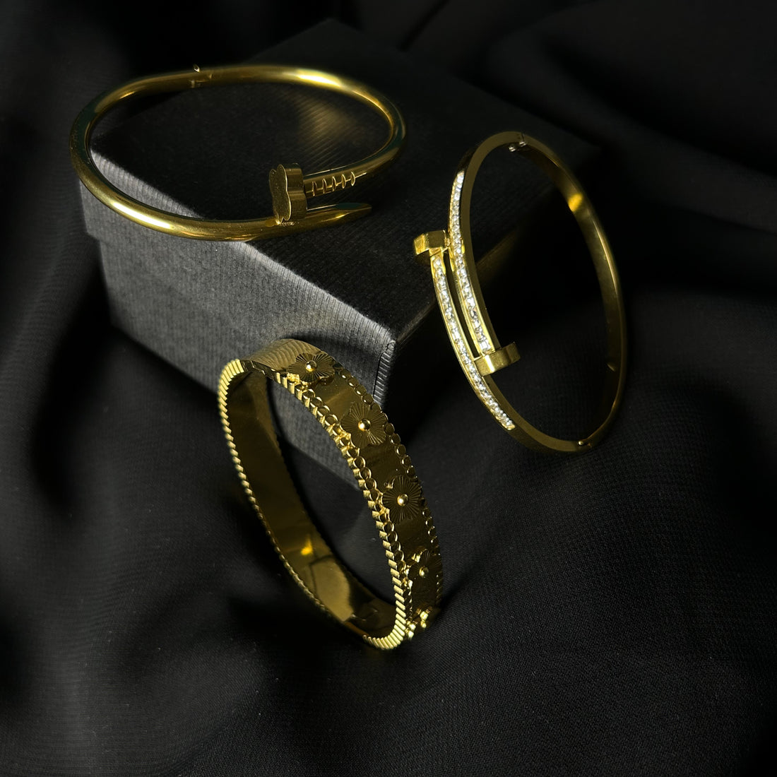 THE LUXURY SET